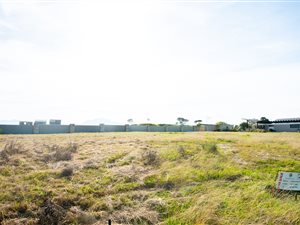 911 m² Land available in Le Grand Golf Estate