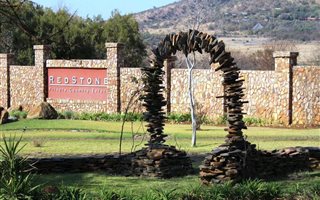 1000 m² Land available in Redstone Country Estate