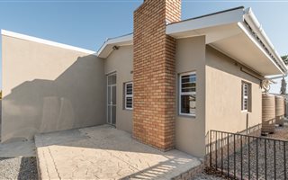 3 Bedroom House in Van Der Stel