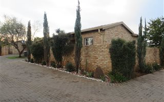 2 Bedroom Townhouse in Heuwelsig Estate