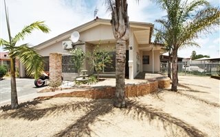5 Bedroom House in Silver Oaks