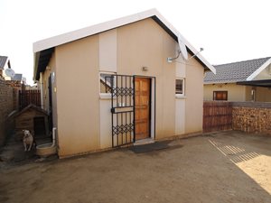 2 Bed House in Cosmo City