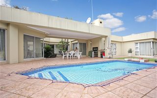 4 Bedroom House in Dainfern Golf Estate