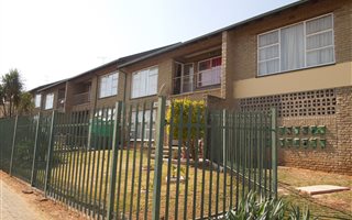 2 Bedroom Apartment in Krugersdorp North