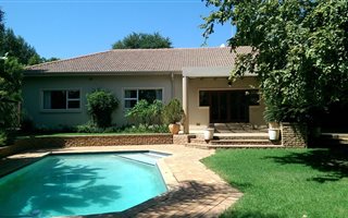 5 Bedroom House in Maroeladal