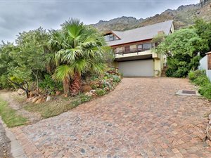 4 Bed House in Mountainside