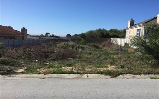 760 m² Land available in Kamma Park