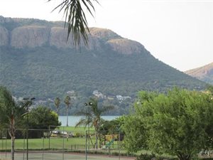 2 Bed Apartment in Hartbeespoort Dam