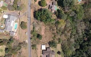 3600 m² Land available in Forest Hills