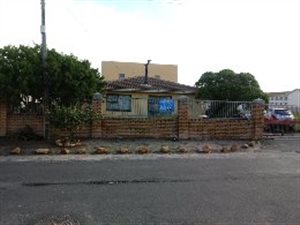 5 Bed House in Grassy Park
