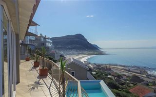 4 Bedroom House in Simons Town