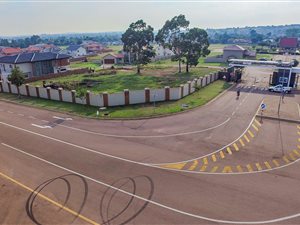 1125 m² Land available in Irene