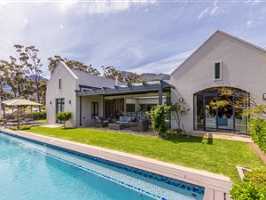 6 Bedroom House in Franschhoek
