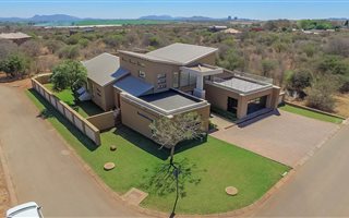 4 Bedroom House in Seasons Lifestyle Estate