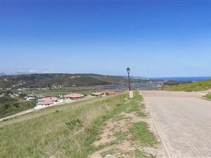 898 m² Land available in Groot Brakrivier