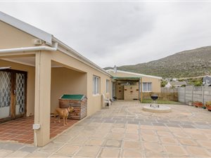 3 Bed House in Capri