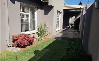 3 Bedroom Townhouse in Vanderbijlpark SW