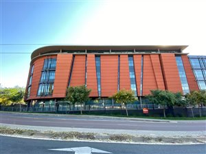1000 m² Commercial space in Ashlea Gardens