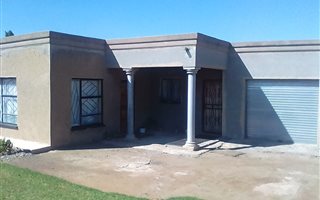 2 Bedroom House in Tsakane