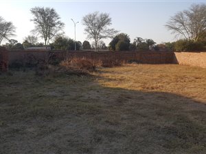 702 m² Land available in Ninapark