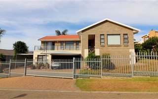 4 Bedroom House in Menkenkop