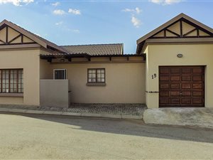 2 Bed Townhouse in Waterval East