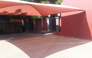 700 m² Commercial space in Bo Dorp