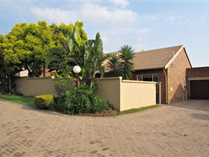 2 Bed Townhouse in Rooihuiskraal North
