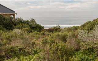 821 m² Land available in Outeniqua Strand
