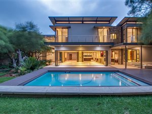 5 Bedroom House in Silver Lakes Golf Estate