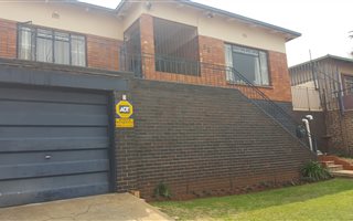 4 Bedroom House in Mayfair West