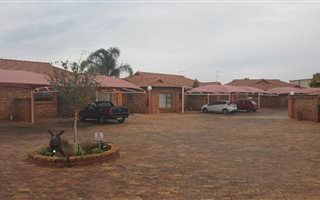 2 Bedroom Townhouse in Brentwood