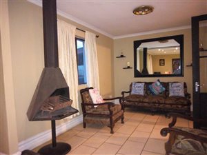 9 Bed House in Malibu Village