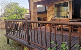 2 Bedroom Townhouse in Rooihuiskraal