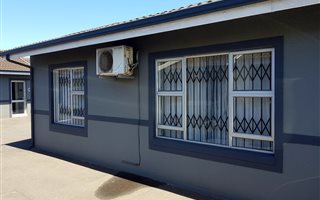 2 Bedroom Simplex in Arboretum