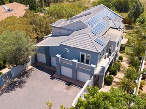5 Bed House in Cornwall Hill