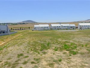 755 m² Land available in Graanendal