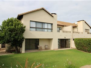 4 Bed House in Mossel Bay Golf Estate
