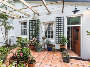 2 Bed House in Higgovale
