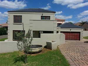 3 Bed Cluster in Featherbrooke Estate