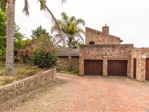 5 Bed House in Loerie Park