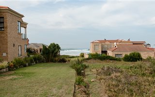 126 m² Land available in Outeniqua Strand