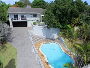 4 Bed House in Mangold Park