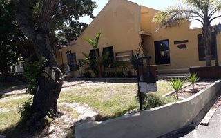 4 Bedroom House in St Dumas