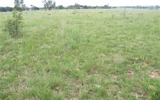 2.8 ha Land available in Theoville