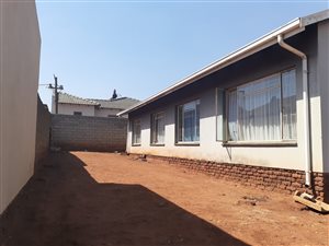 3 Bed House in Protea North