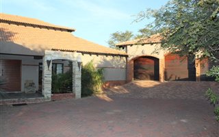 4 Bedroom House in Pebble Rock