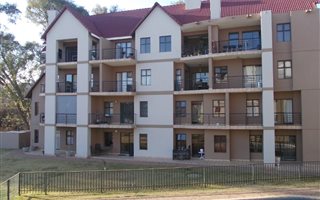 1 Bedroom Flat in Zwartkop Golf Estate