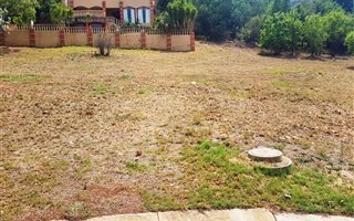 898 m² Land available in Kosmos Ridge