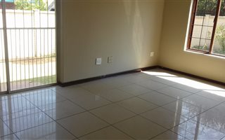 2 Bedroom Townhouse in Vanderbijlpark SE3
